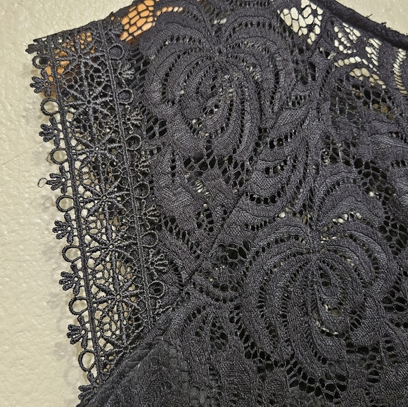 Elegant Black Lace Dress - Picture 9 of 10